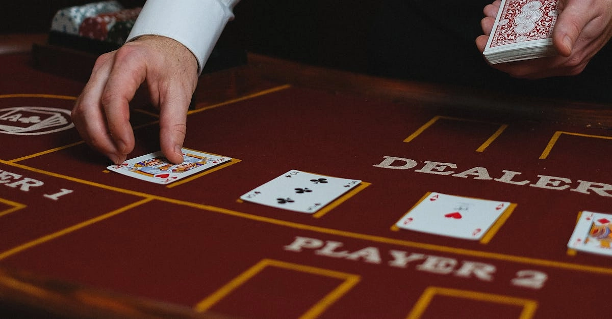 Блэкджек в казино: карточная стратегия и правила игры за столом